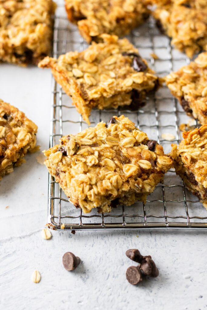 banana oatmeal bars with old-fashioned oats, chocolate chips, and peanut butter