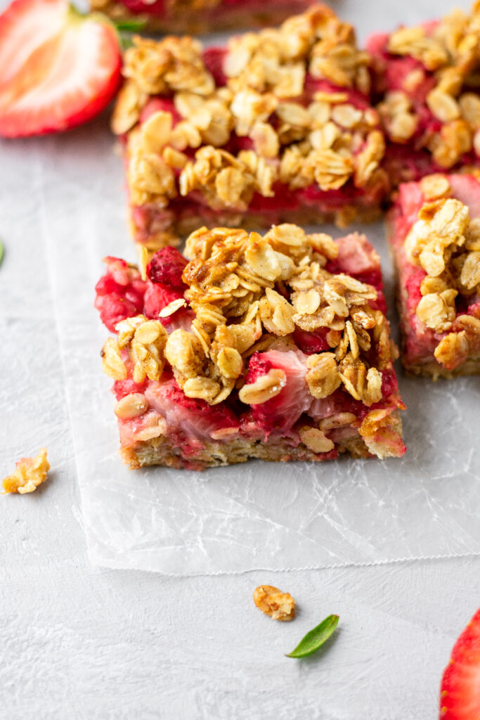 Homemade strawberry breakfast bars made from an oatmeal crust and topping