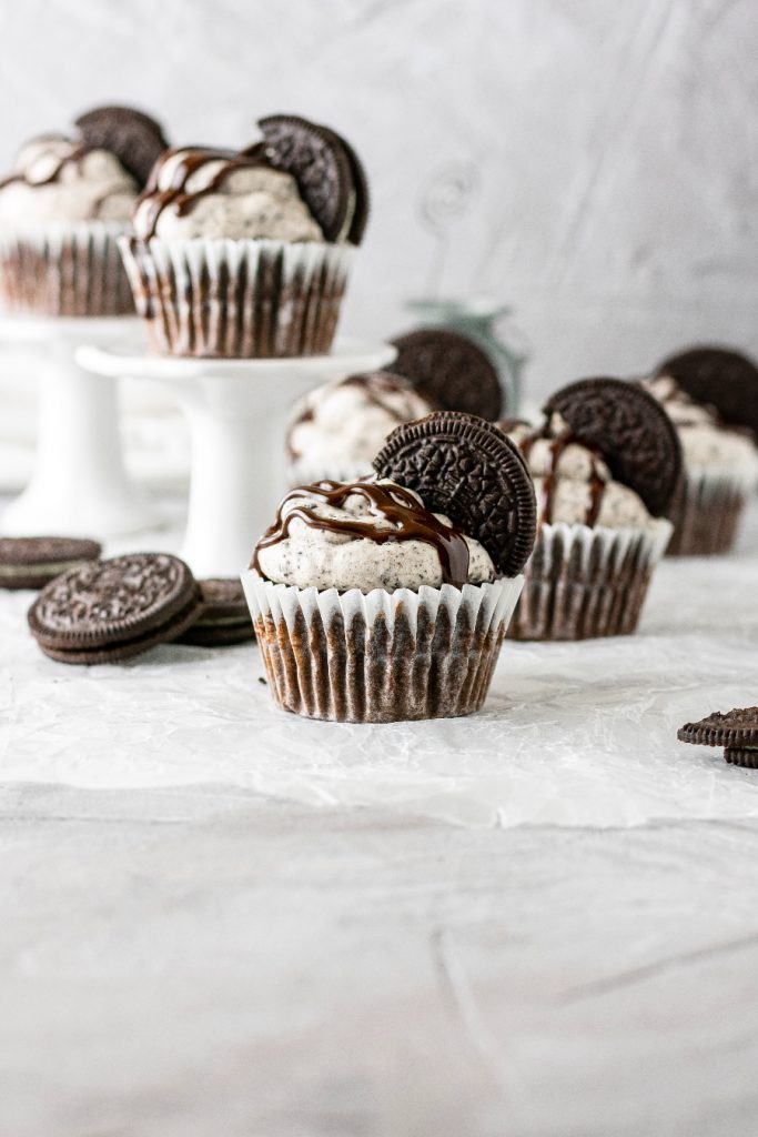 the best chocoalte cupcakes with cookies and cream frosting